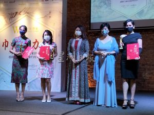 woman glamour award 2021 sin chew
